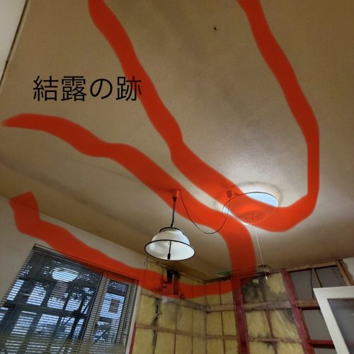 天井にうっすらと跡が見えますね・・・