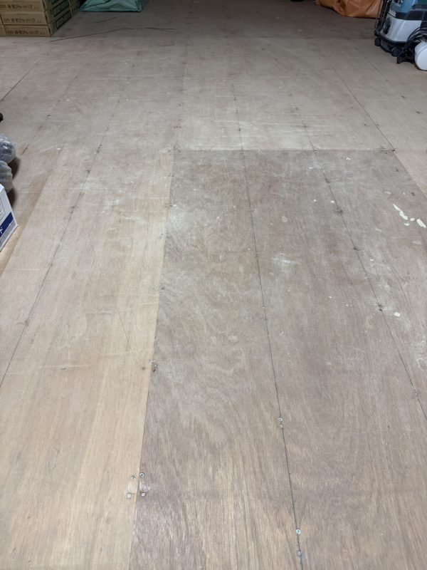 床もビスを増し打ち