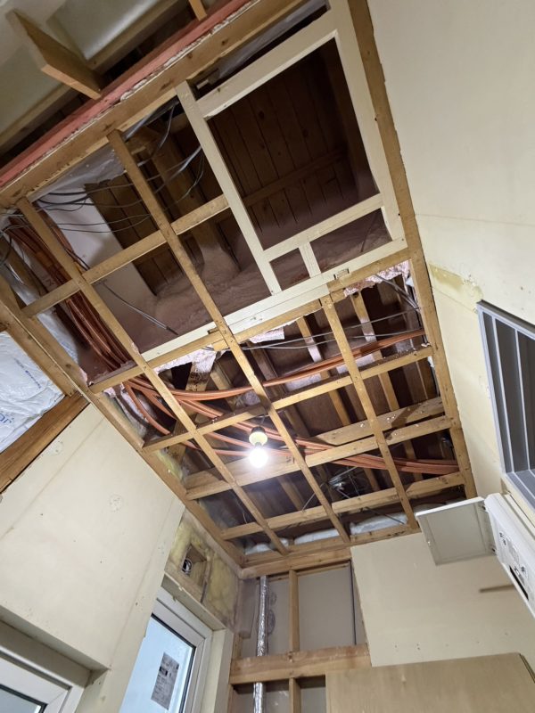 ガスの暖房配管・エアコンの配線完了！